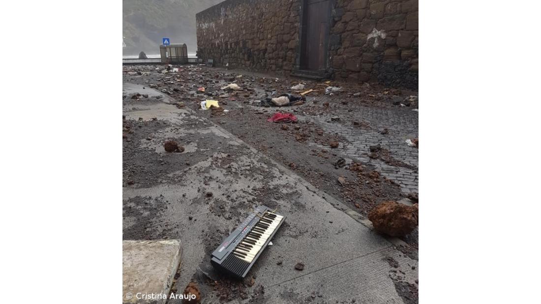 Mar arrastou desde lixo a portas e inundou casas no Faial – Imagem 2