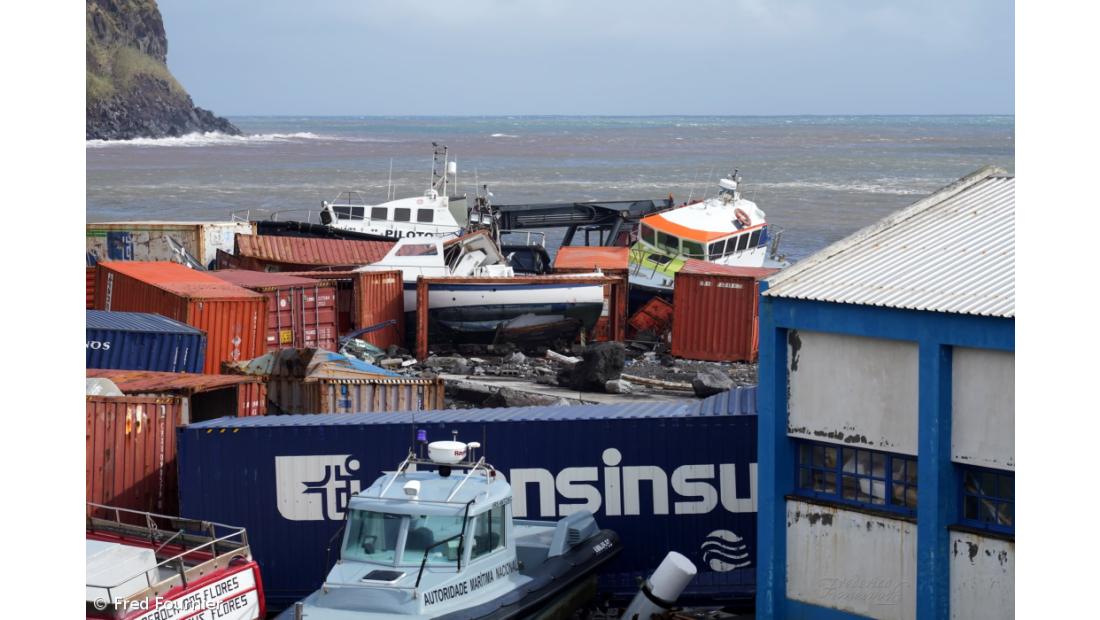 Fotogaleria danos no Porto das Lajes das Flores – Imagem 2