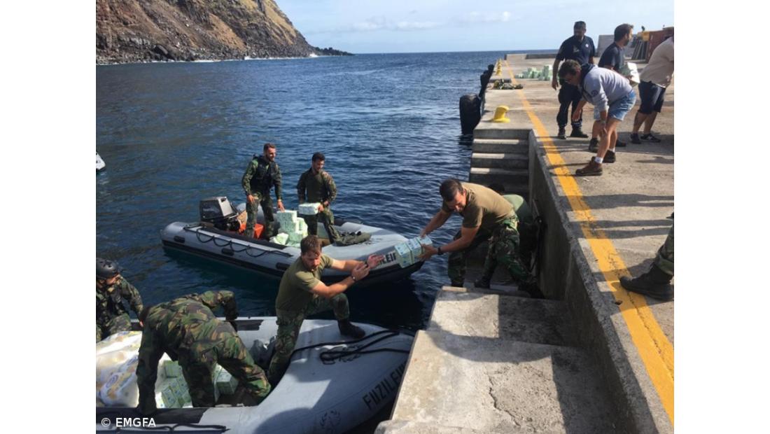 Forças Armadas entregam bens de primeira necessidade na ilha do Corvo – Imagem 2