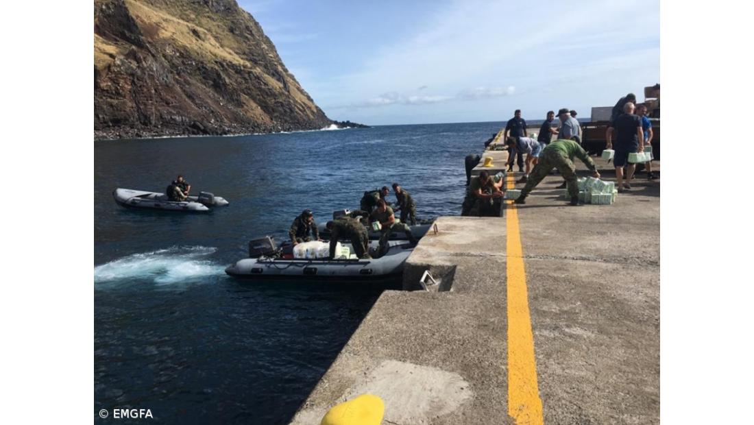 Forças Armadas entregam bens de primeira necessidade na ilha do Corvo – Imagem 3