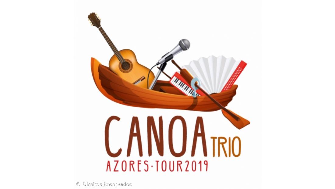 Grupo musical Canoa Trio atua no Mercado da Graça