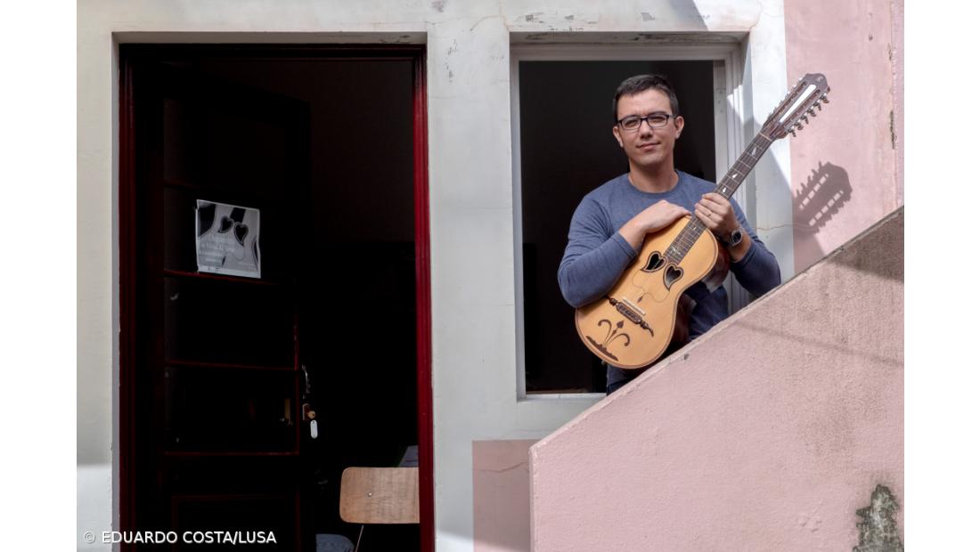 Viola da terra, o instrumento açoriano que chegou aos nossos dias “graças ao povo” – Imagem 2