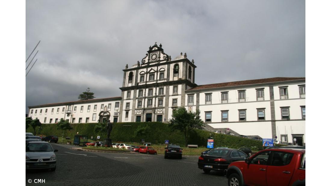 Município da Horta adjudica pavimentação de 19 parques de estacionamento