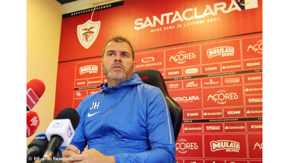 Santa Clara contrata médio Costinha por três épocas