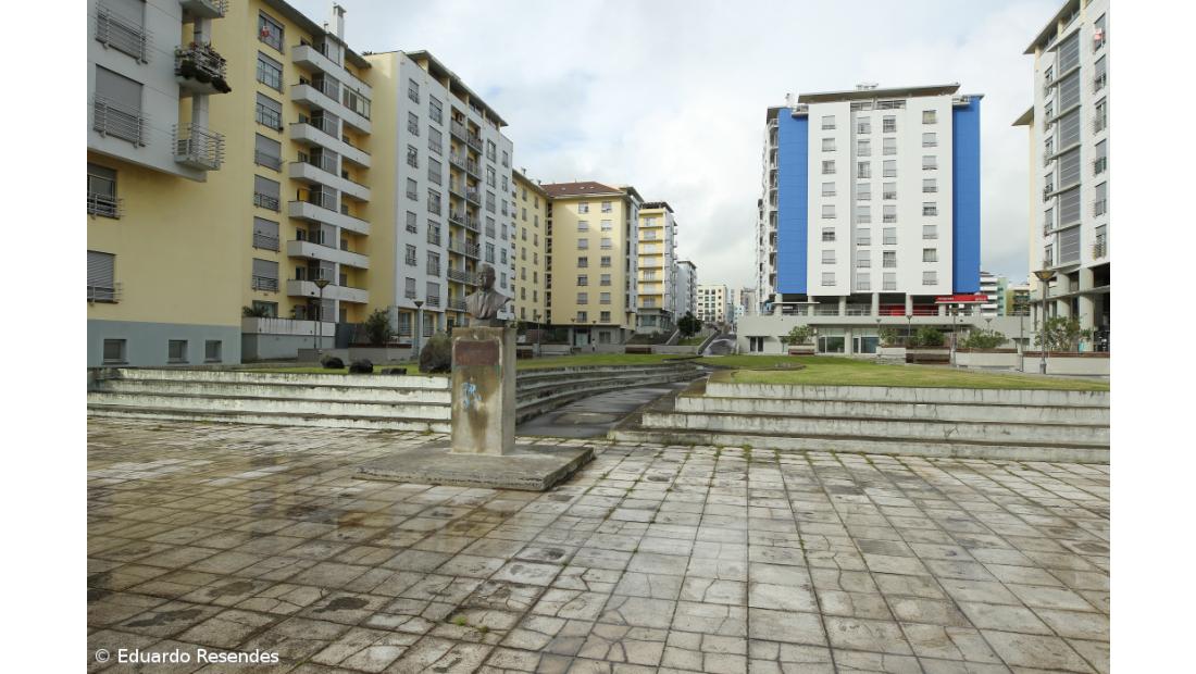 Reparação de praça na Oceanus divide moradores e autarquia 