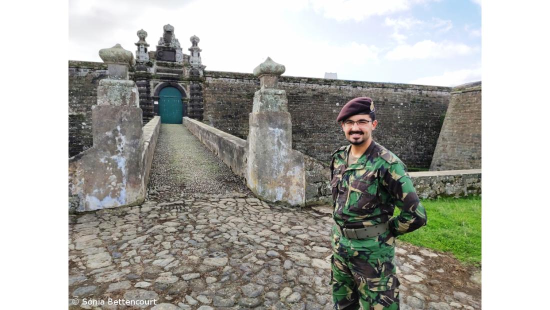 A fé também usa farda militar  – Imagem 2