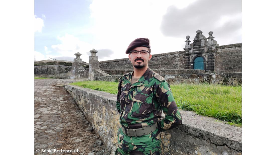 A fé também usa farda militar  – Imagem 3