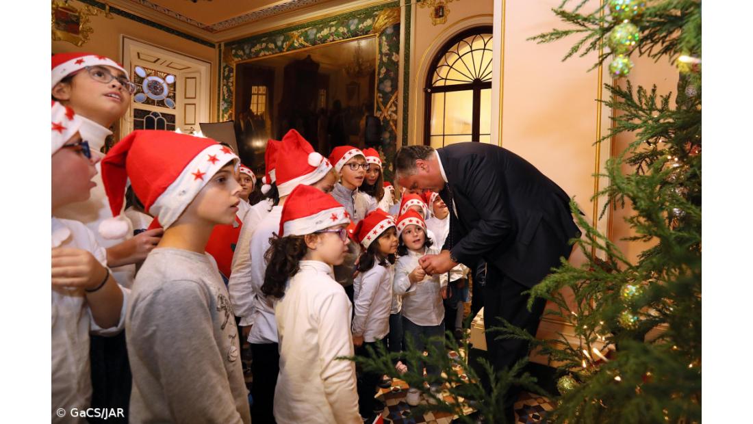 Crianças da Lagoa cumprem a tradição de inaugurar a Árvore de Natal da Presidência – Imagem 2