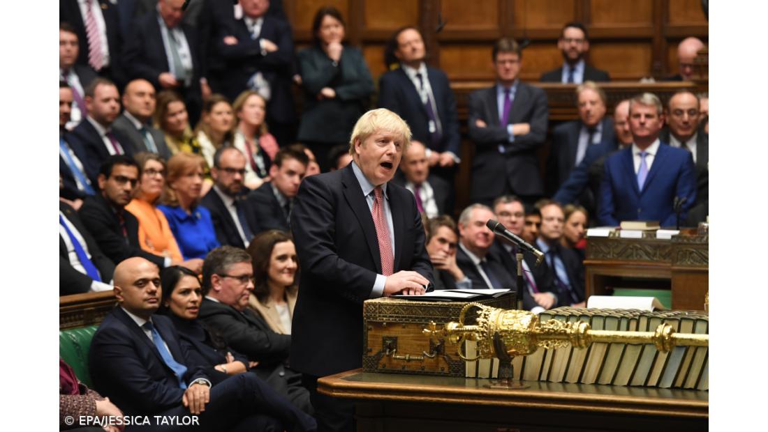 Johnson diz que pretende continuar como primeiro-ministro apesar dos escândalos