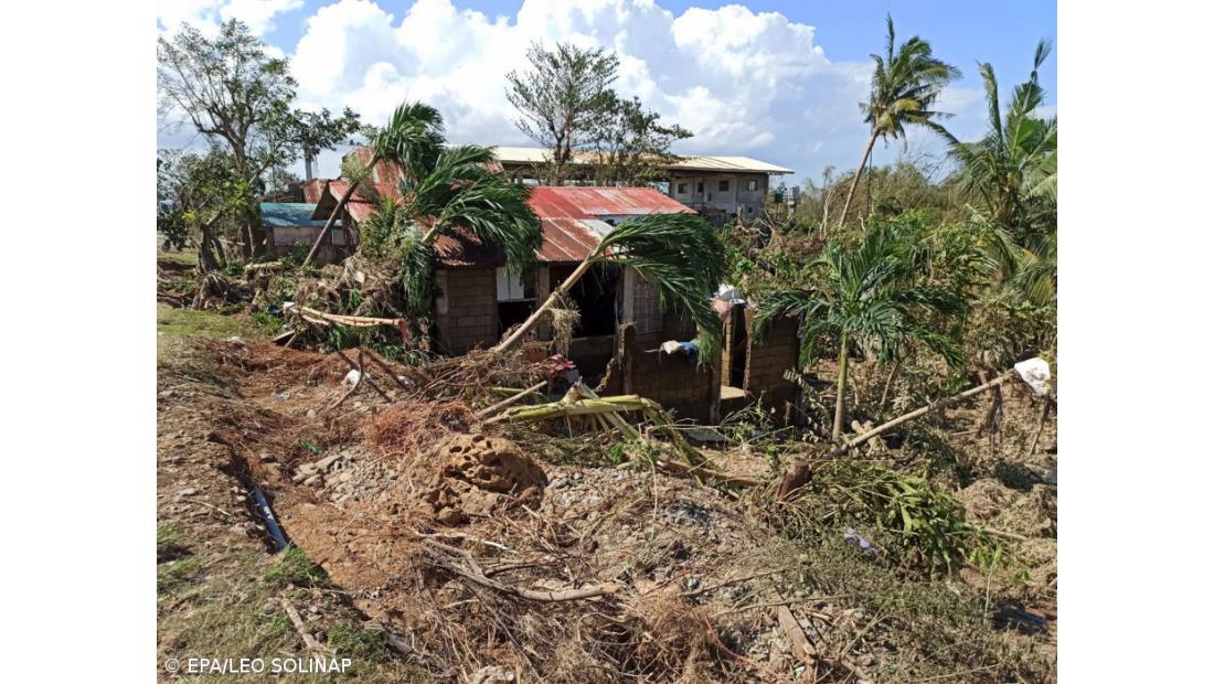 Pelo menos 16 mortos nas Filipinas na passagem de tufão Phanfone  – Imagem 2