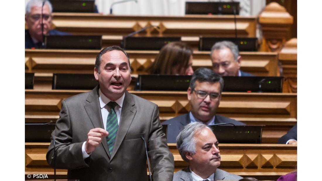 António Ventura requereu ao Governo cópia do projeto para o Porto da Praia da Vitória