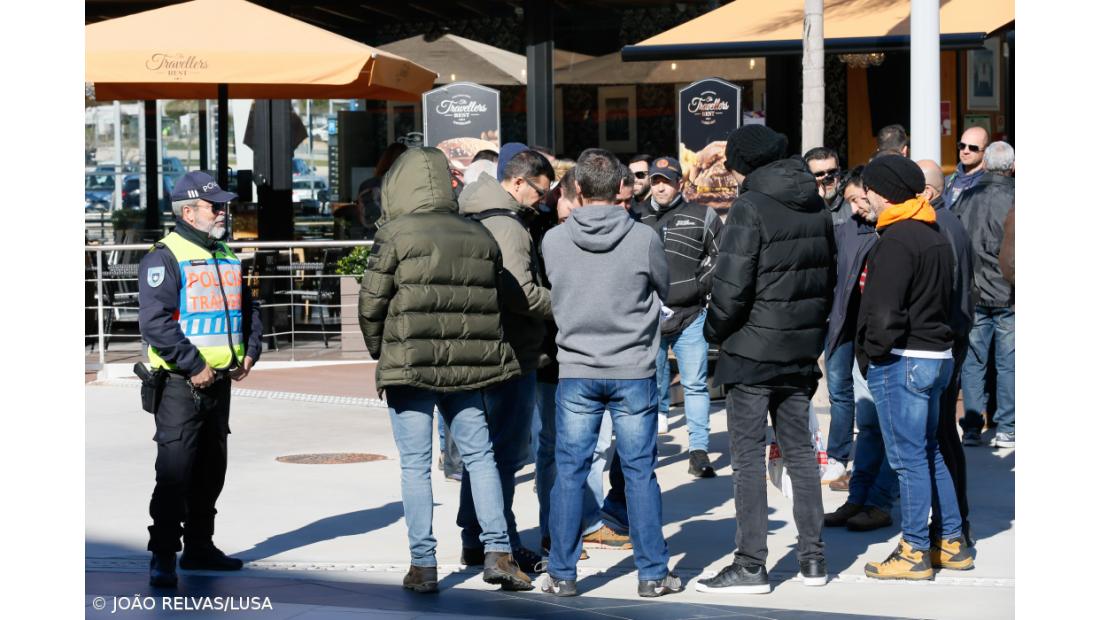 Movimento Zero mobiliza cerca de uma centena de manifestantes junto ao Aeroporto de Lisboa – Imagem 2