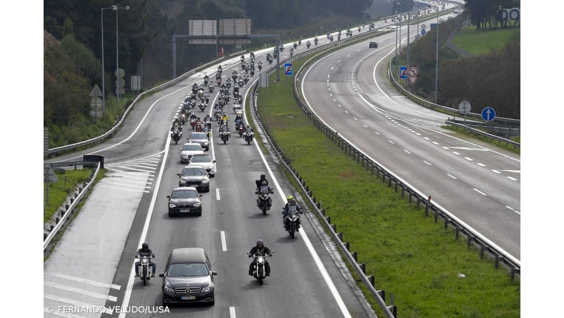 Cortejo fúnebre acompanhado por uma centena de ‘motards’ – Imagem 4