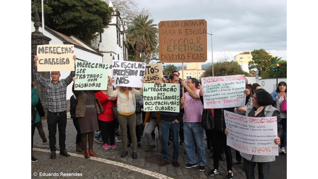 Precários pedem ao Governo dos Açores programa de integração nos quadros das escolas
