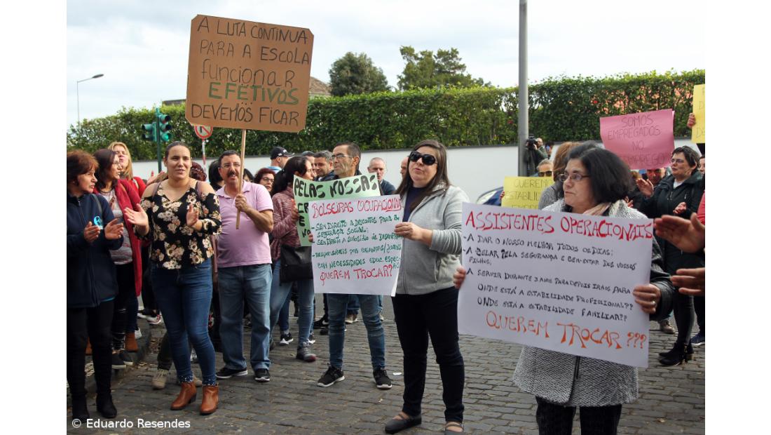 Precários das escolas de São Miguel querem integrar os quadros – Imagem 3