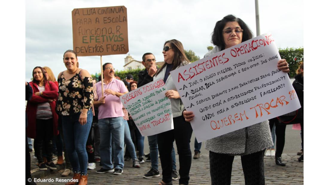Precários das escolas de São Miguel querem integrar os quadros – Imagem 4