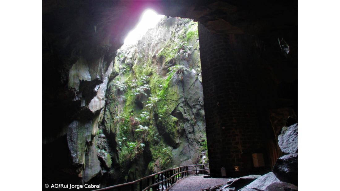 Maior abóbada vulcânica da Europa com recorde de visitas – Imagem 4