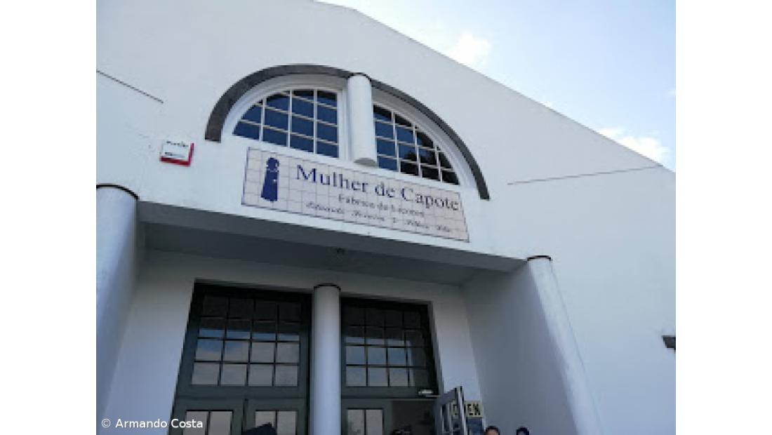 Fábrica de Licores Mulher de Capote – Imagem 2