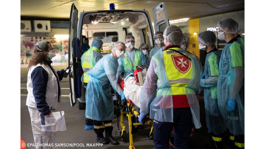 França regista novo recorde diário com 32.427 casos de infeção