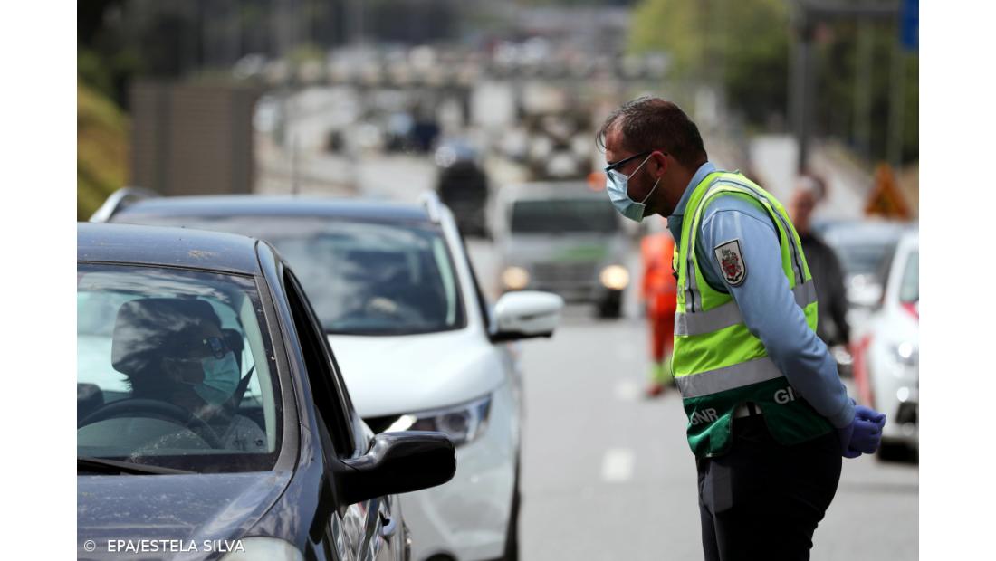 Cerca de 1.400 condutores multados por uso do telemóvel ao volante