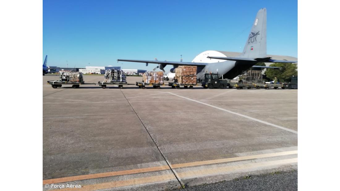 Força Aérea transporta material hospitalar para os Açores