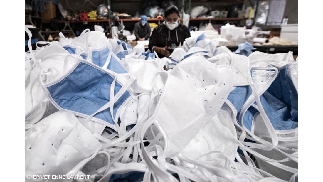 EUA acabam com obrigatoriedade de máscaras faciais para pessoas vacinadas