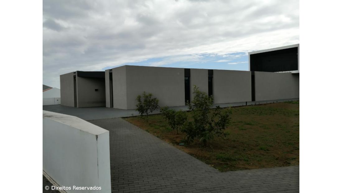 Sem-abrigo confinados tornam a vida mais difícil às instituições 