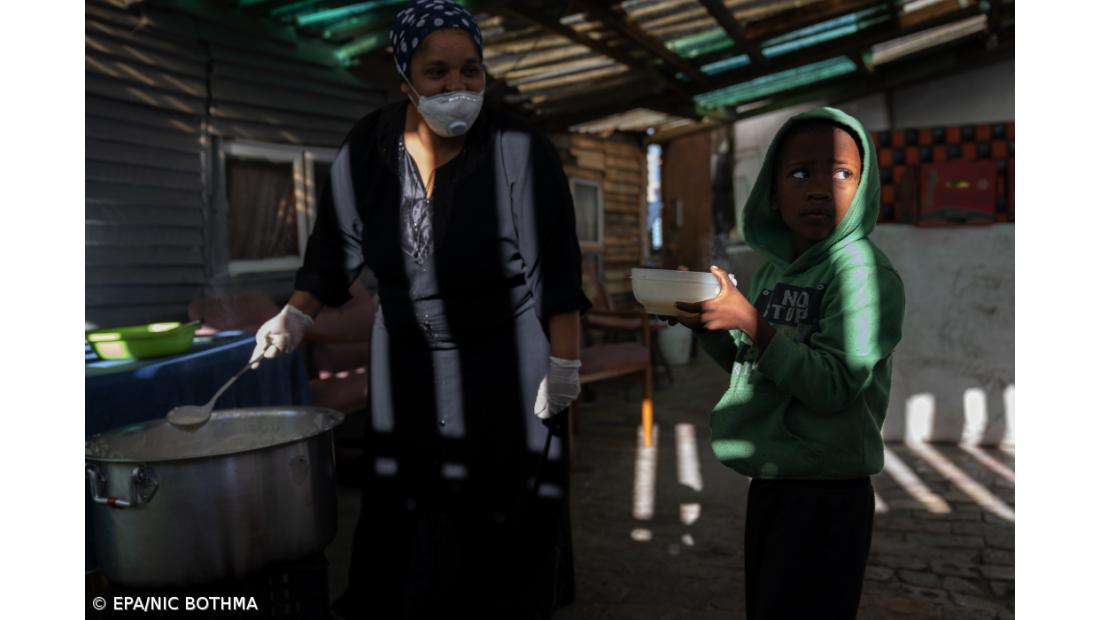 Autoridades resgatam mais três corpos de queda de edifício na África do Sul