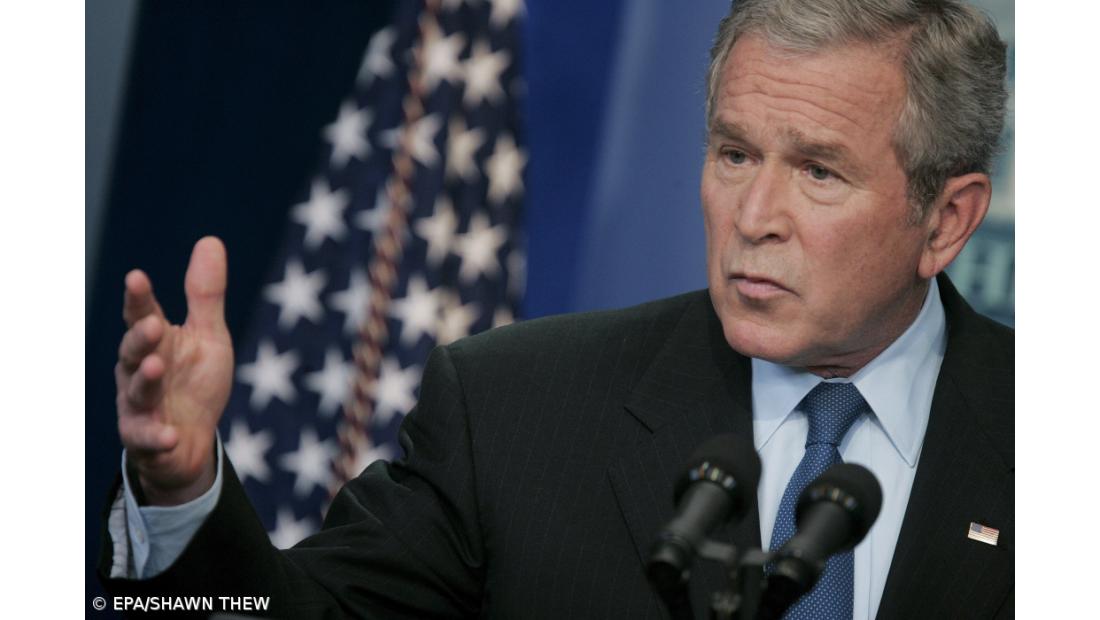 Bush promete cooperar com Obama na transição