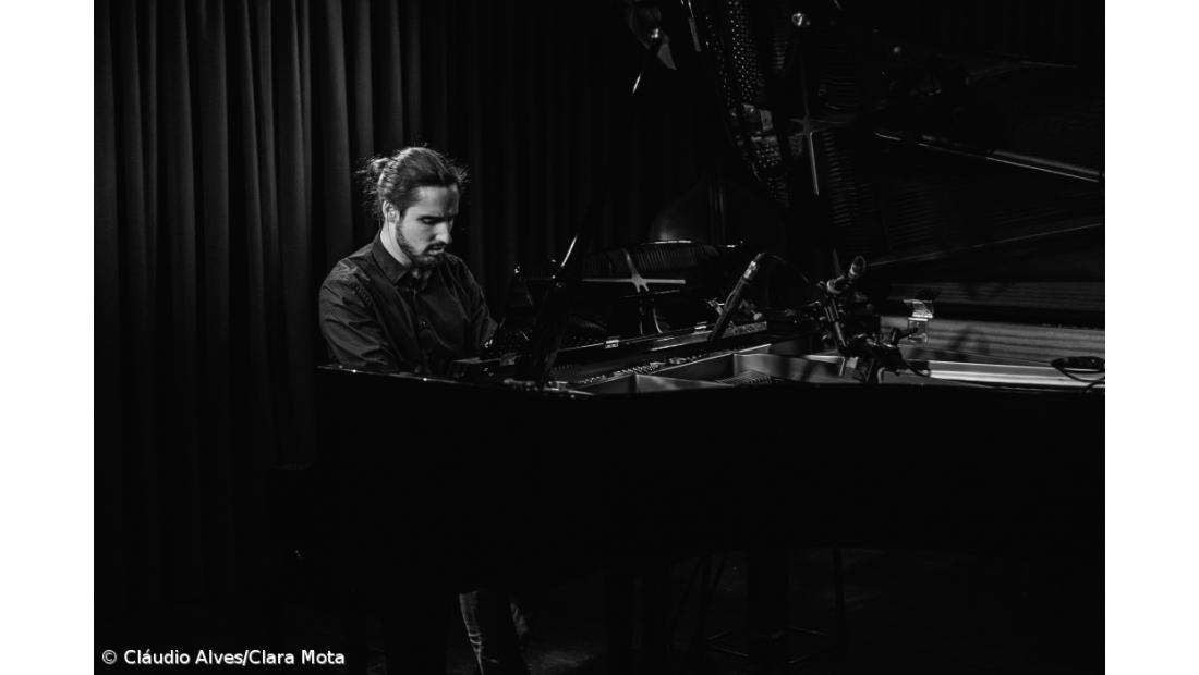 "É necessária uma política cultural que vise estabilizar a condição dos artistas"