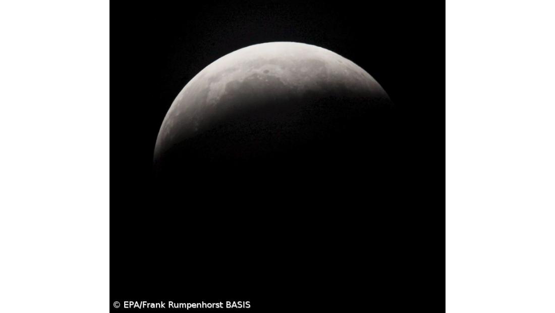  NASA descobre água na Lua