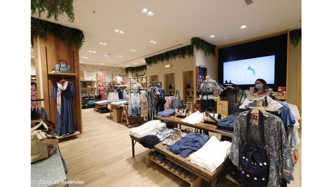 Poucos clientes e lojistas em adaptação em dia de reabertura em Ponta Delgada – Imagem 14