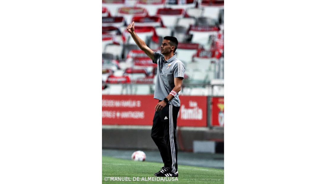 Benfica nos ‘mínimos’ vence Marítimo em inferioridade numérica