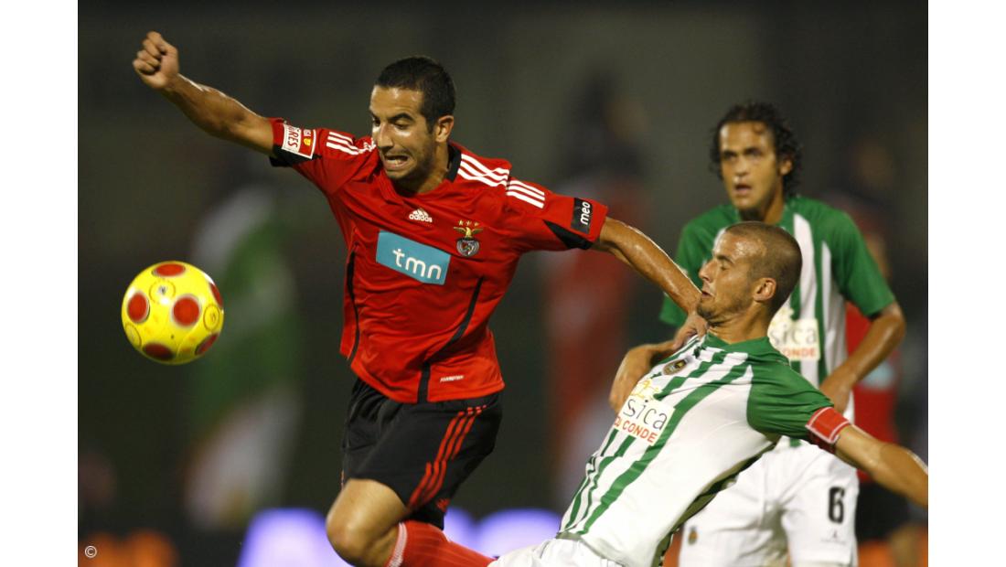 FC Porto entra com vitória e Benfica escorrega antes do "clássico"