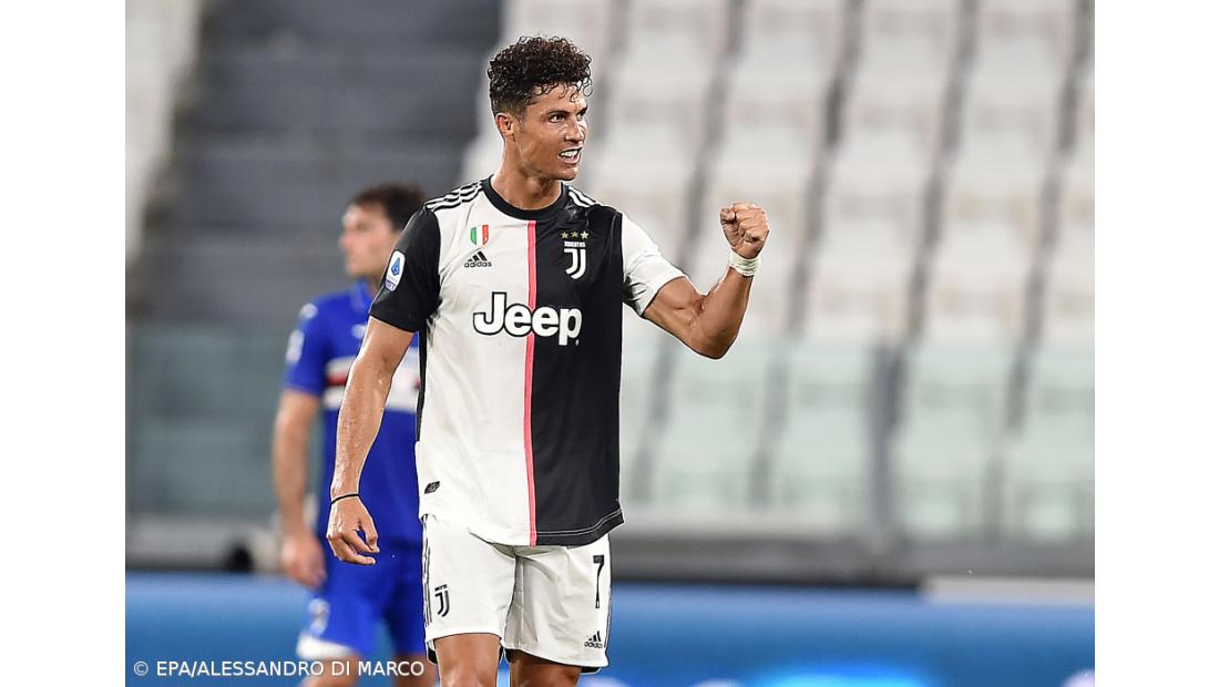 Cristiano Ronaldo ganha prémio 'Golden Foot' 2020