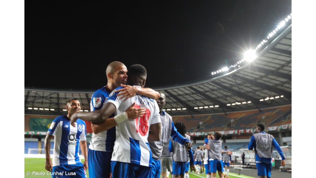 FC Porto e Sporting vencem e pressionam o líder Benfica