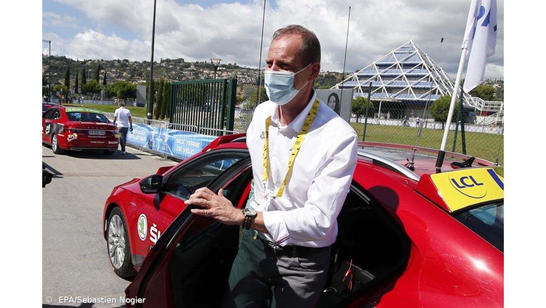 Diretor testa positivo para covid-19 e abandona a prova por oito dias