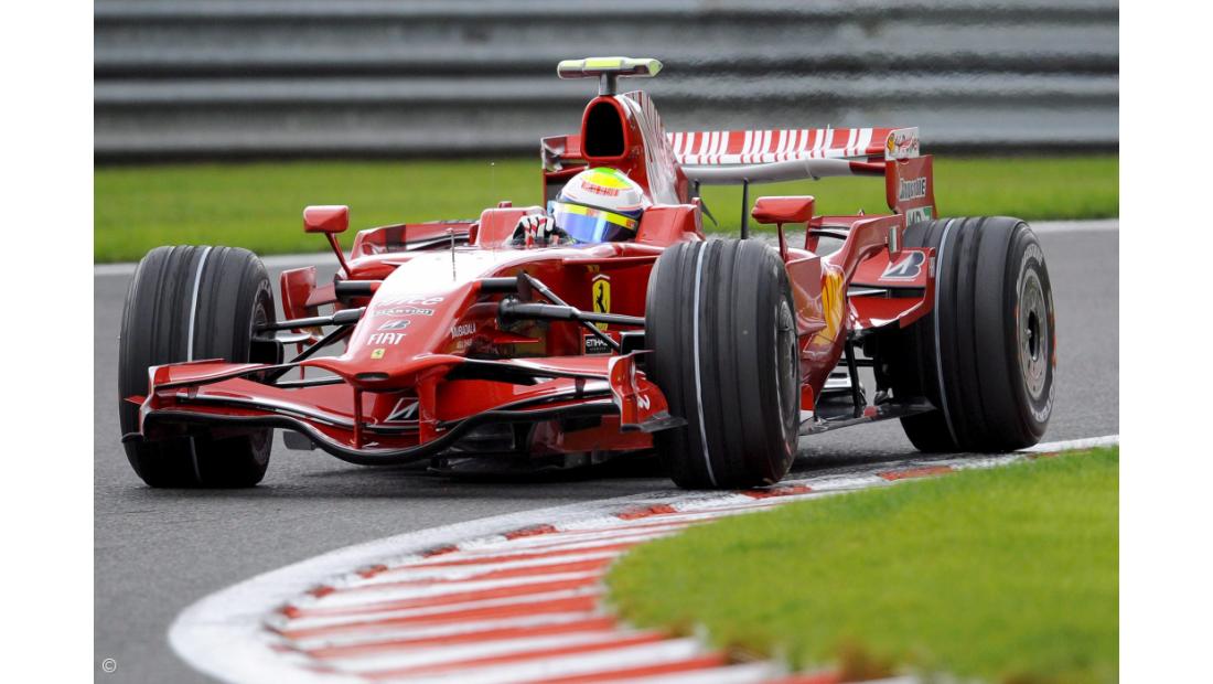 Hamilton penalizado, vitória para Massa