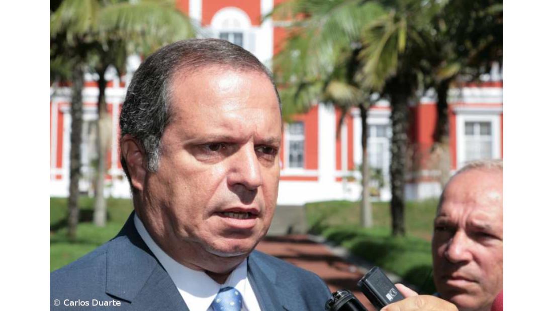 César felicita políticos açor-americanos pela sua reeleição