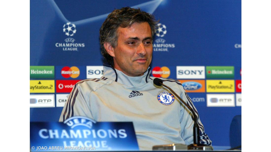 Mourinho repudia comportamento "pouco ético" de Ancelotti