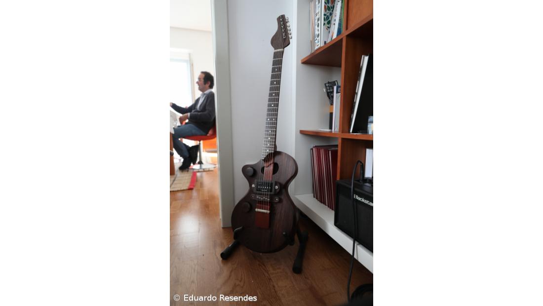 O professor que constrói guitarras elétricas nos tempos livres  – Imagem 1