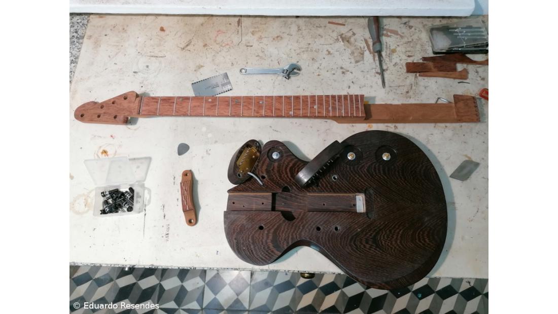 O professor que constrói guitarras elétricas nos tempos livres  – Imagem 7