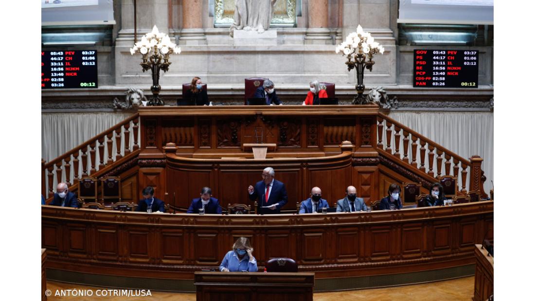 Parlamento autoriza estado de emergência com votos a favor de PS e PSD 