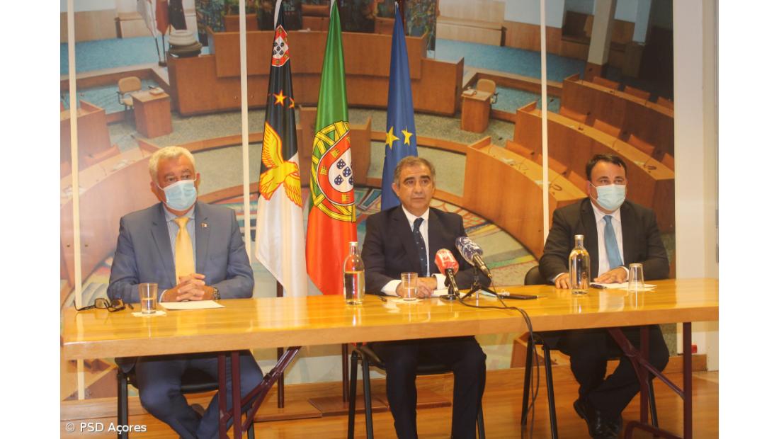 Uma 'geringonça' de direita que acaba com 24 anos de governação PS