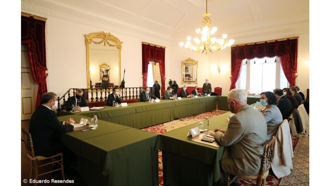 Estabelecimentos de bebidas com espaços de dança encerrados nos Açores até 07 de janeiro