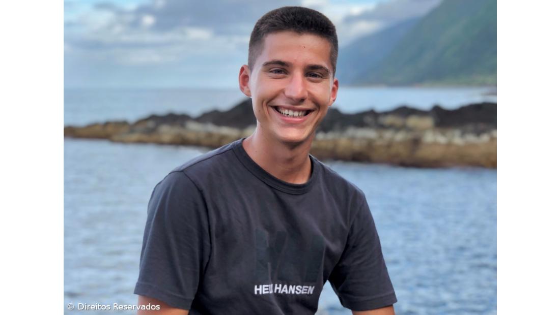 Luís André Silva recebe prémio do Novo Banco dos Açores