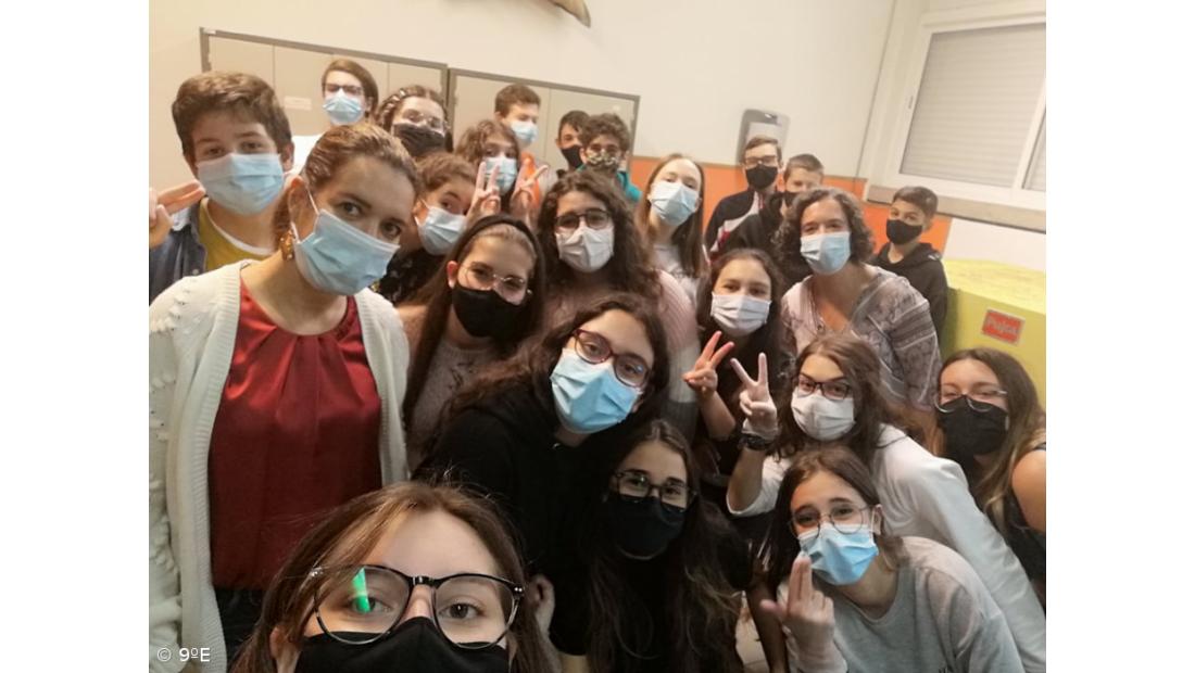 Alunos de diversas turmas dão os parabéns à sua escola – Imagem 6