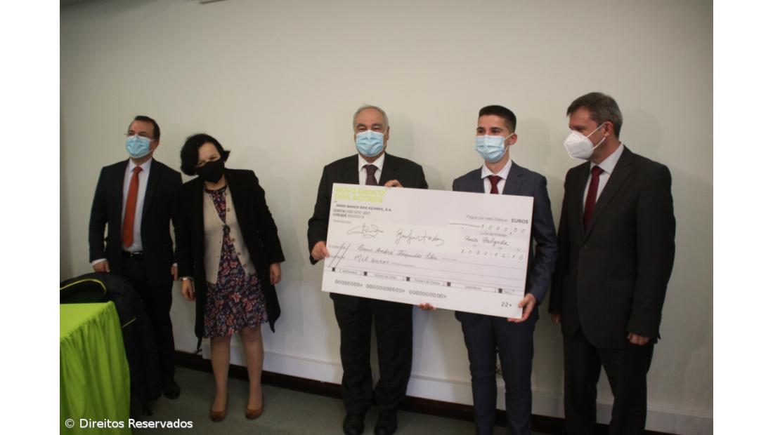 Melhor aluno dos cursos de Economia e Gestão distinguido pelo Novo Banco dos Açores – Imagem 2