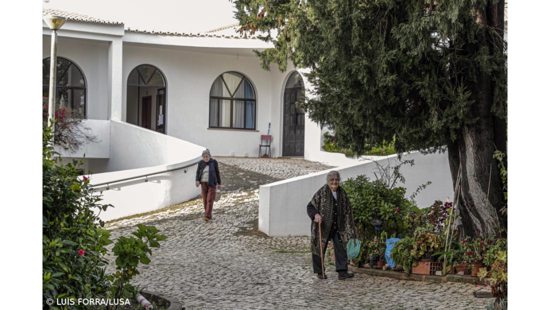 Governo reativou programa de testagem preventiva de funcionários de lares de idosos