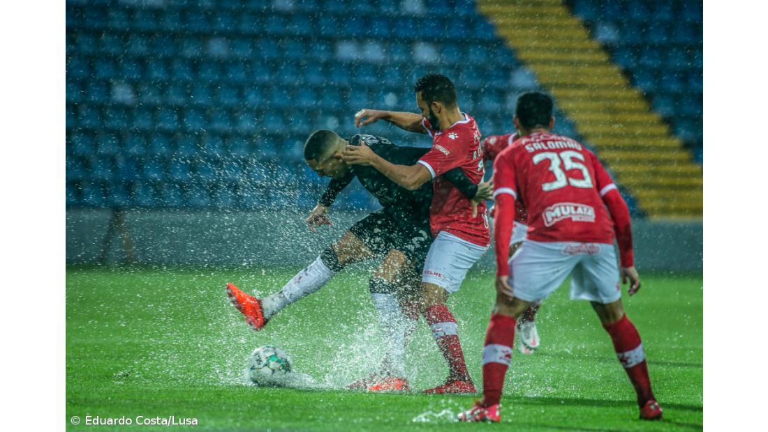 Jogo Santa Clara-Benfica será retomado às 16h00 desta segunda-feira – Imagem 3